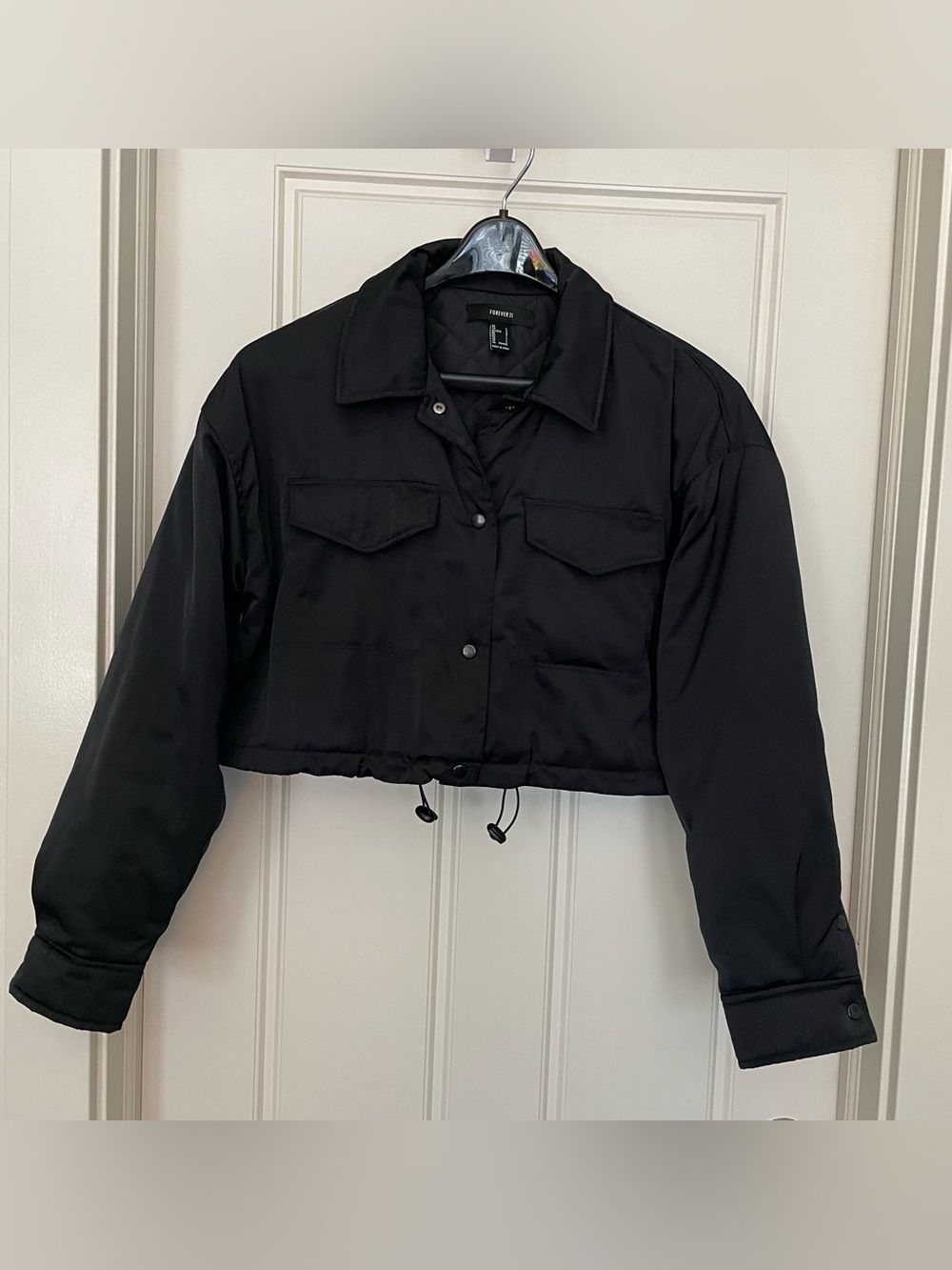 Forever 21 Women’s Black Cropped Bomber Jacket Size Large - Picture 5 of 7